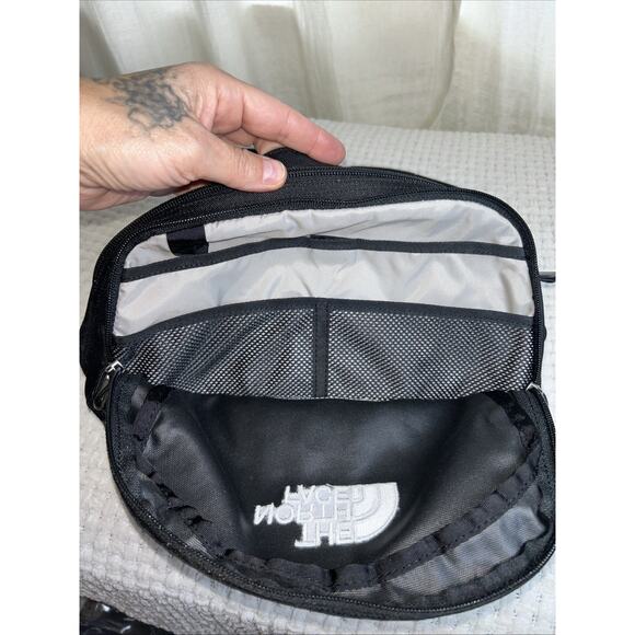 The North Face Roo Fanny Bag Black White Waist Bag Hiking Outdoor Gorpcore Y2K - Picture 3 of 6